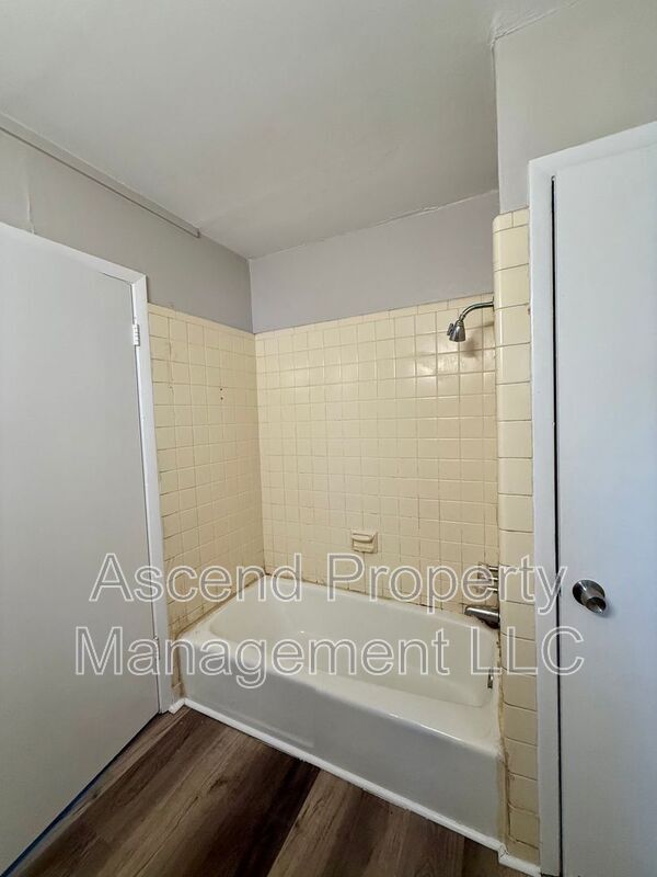 Building Photo - 203 N St Marks Ave