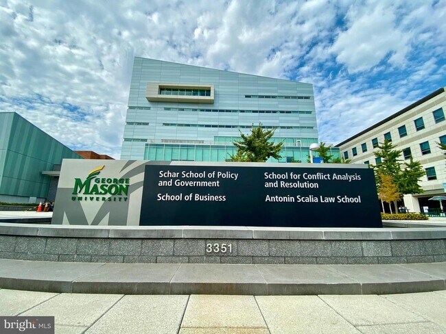 Building Photo - 3800 Fairfax Dr