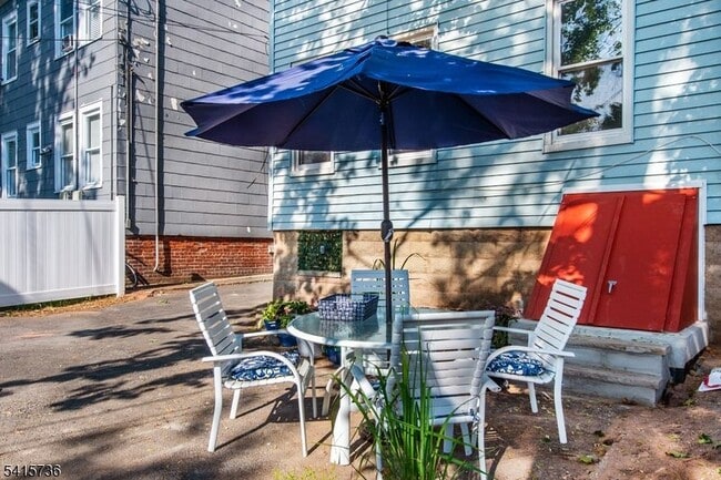 Building Photo - 207 Hillside Ave