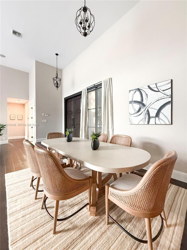 Building Photo - 400 Alexandra Cir