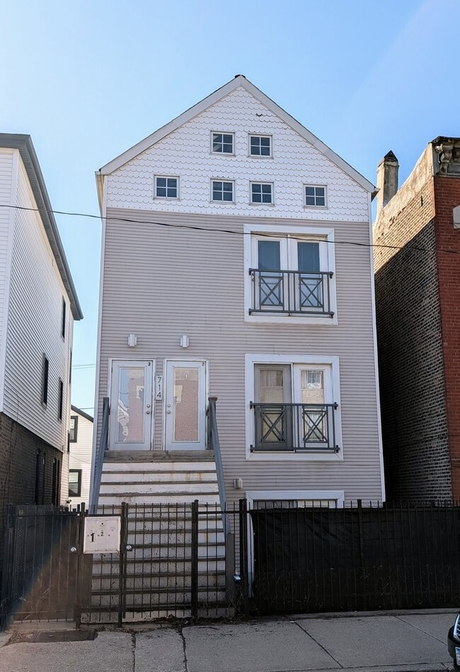 Building Photo - 714 N Elizabeth St