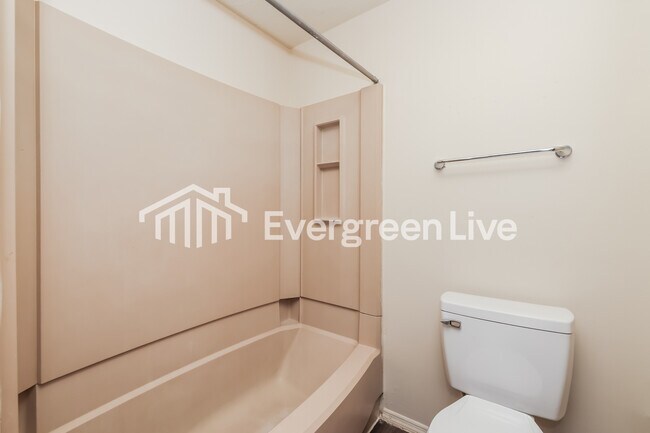 Building Photo - 4727 Stonehedge St