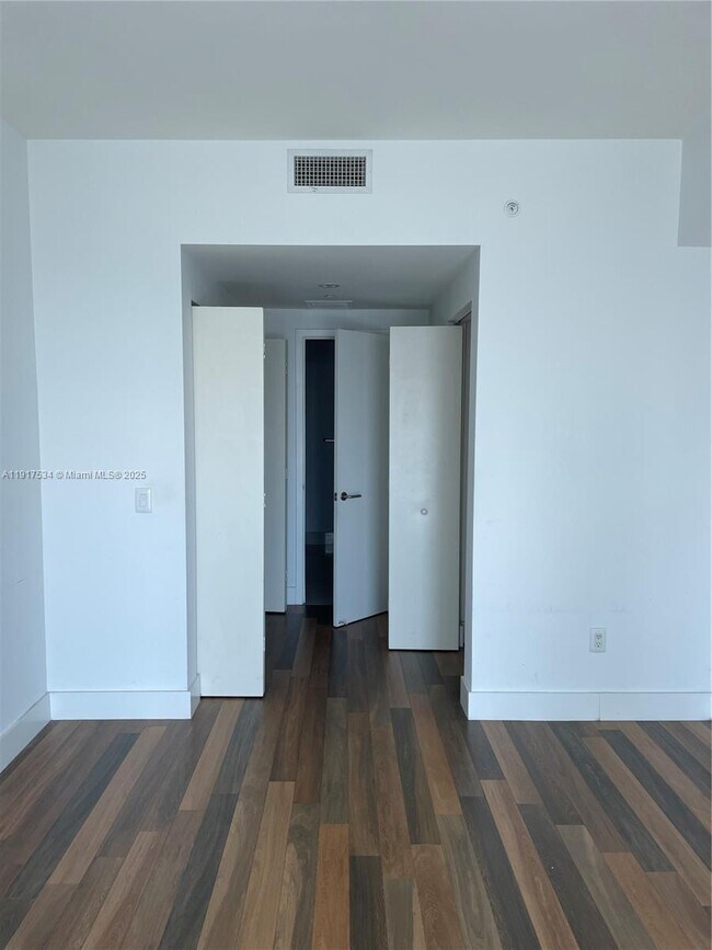 Building Photo - 1100 S Miami Ave