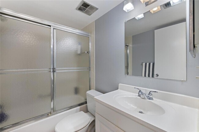 Building Photo - 1540 Glen Oaks Dr E