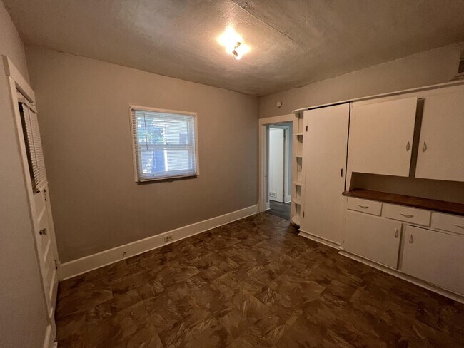 Building Photo - Large 1BR in Wayland