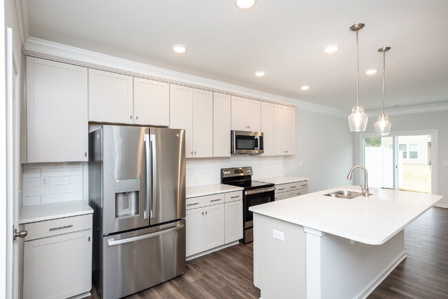 Building Photo - Elegant 3-Bedroom, 2.5-Bath Townhome with Modern Finishes ($1950/mo rent***)