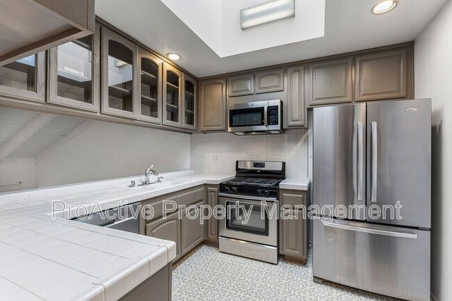 Building Photo - 612 Marie Ave