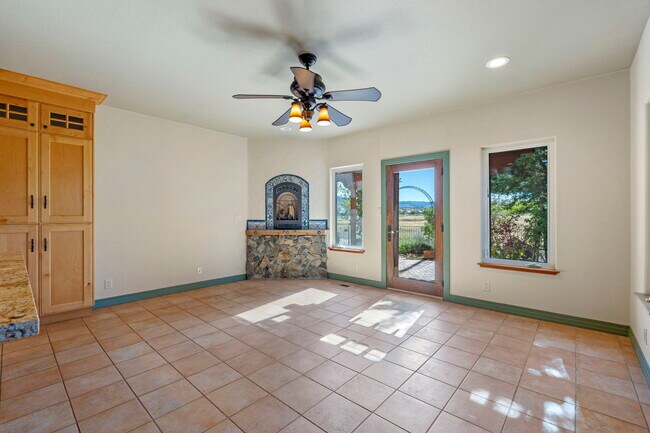 Family/Dining - 2100 Brittany Meadows Dr