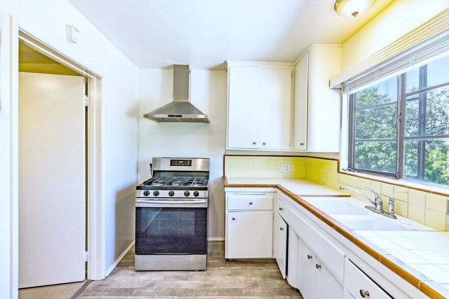 Building Photo - 1801 Fair Oaks Ave