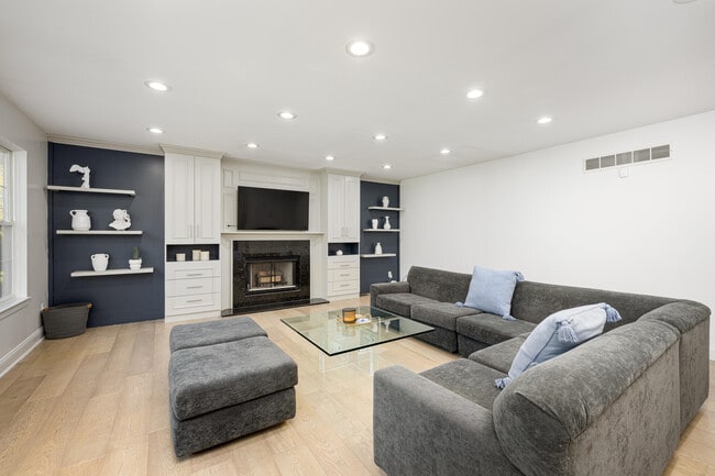 Building Photo - 4025 Rolling Meadow Ln