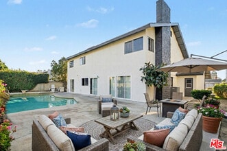 Building Photo - 243 Blanquita Way