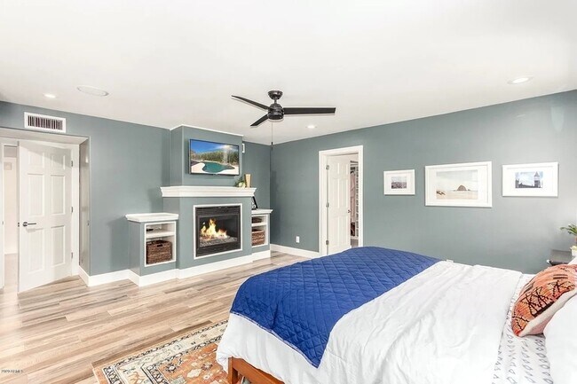 Building Photo - 8070 E Vía Bonita