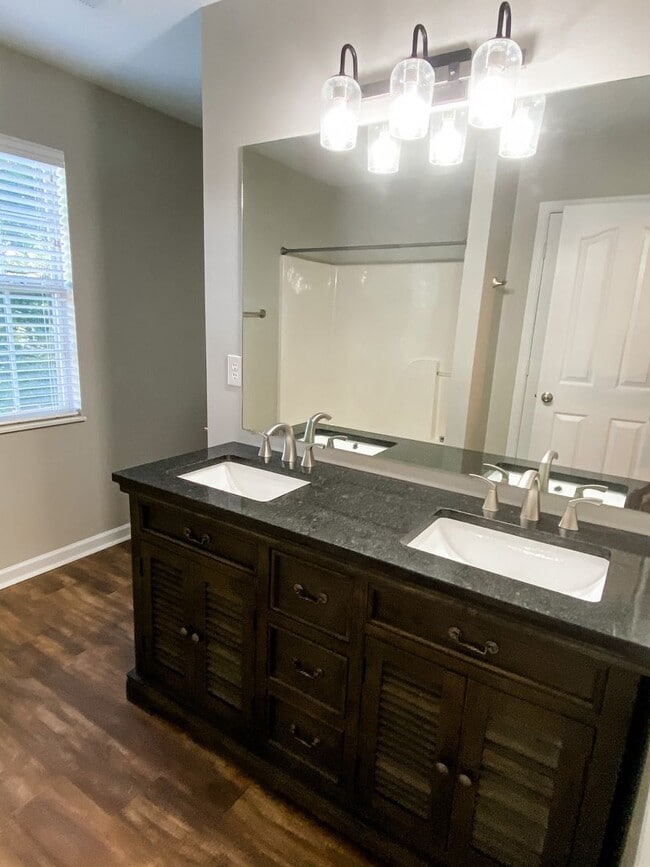 Building Photo - Beautifully updated 4 Bedroom/2.5 Bath Executive Rental in Farragut!