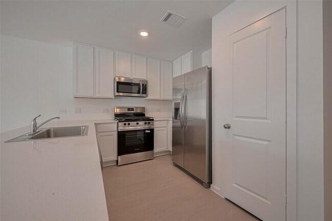 Building Photo - 3037 Dawn Sound Dr