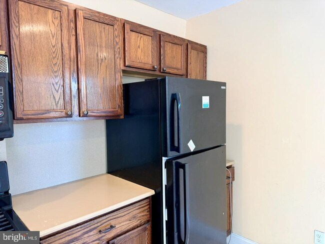 Building Photo - 400 W 3rd St