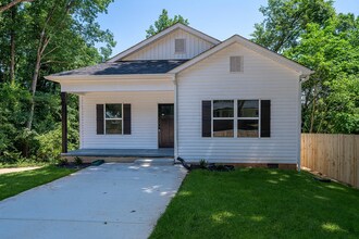 Building Photo - Your New Home Awaits in Hickory! $500 Off ...