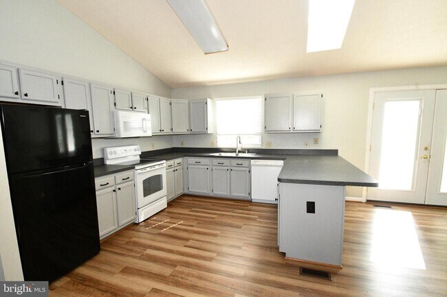 Building Photo - 11 Jody Ct