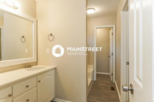 Building Photo - 4 Bedroom Pet-Friendly Home in Birmingham, AL with Main Street Renewal