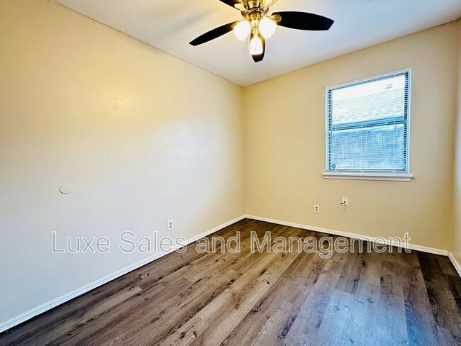 Building Photo - 522 Peppertree Ln