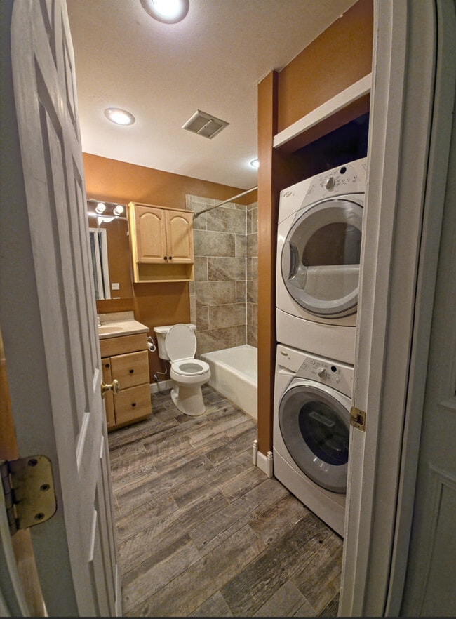 Building Photo - 336 Russet Way