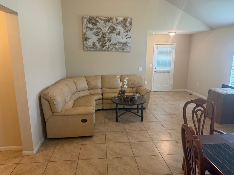 Building Photo - Room in House on Bettylou Ln
