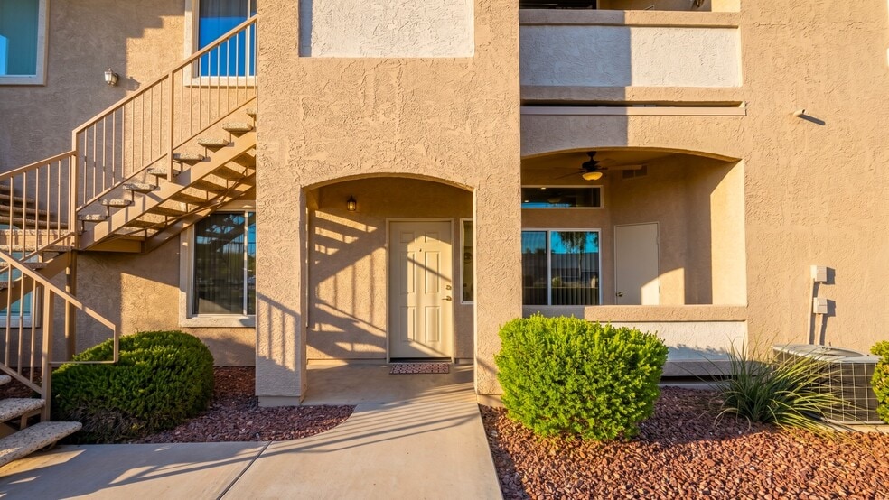 Building Photo - 2305 W Horizon Ridge Pky