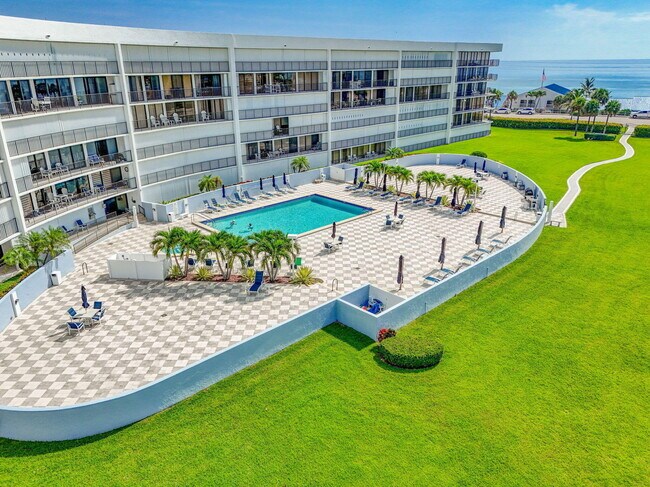 Building Photo - 1300 Jimmy Buffett Mem Hwy