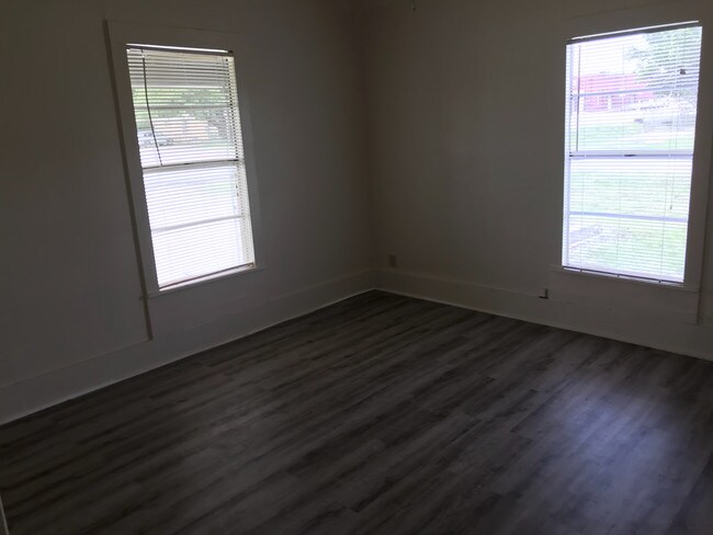 Building Photo - 201 Main St