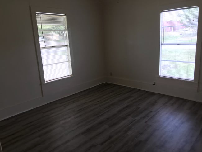 Building Photo - 201 S Main St