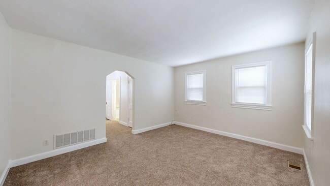 Building Photo - Newly Renovated 2 Bed/1 Bath Home in Camp Taylor