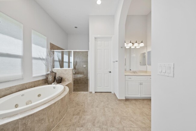 Building Photo - 12520 NW 79th Manor