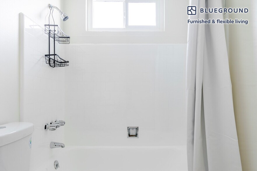 Building Photo - 245 Bush St