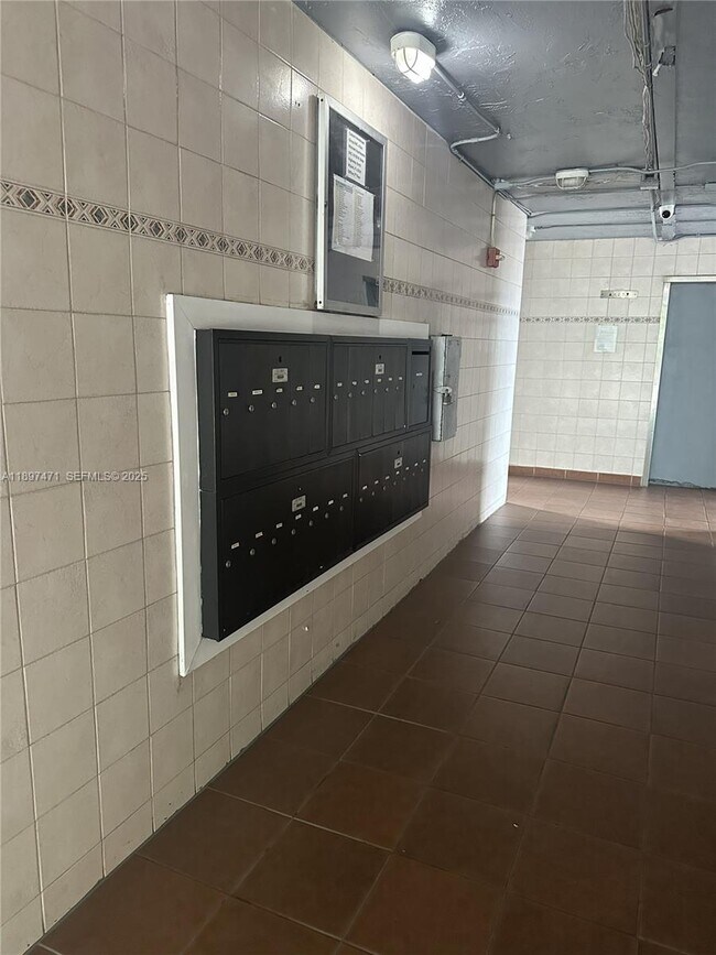 Building Photo - 14155 W Dixie Hwy