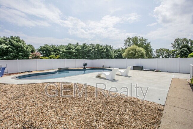 Building Photo - 15617 Mockingbird Ln