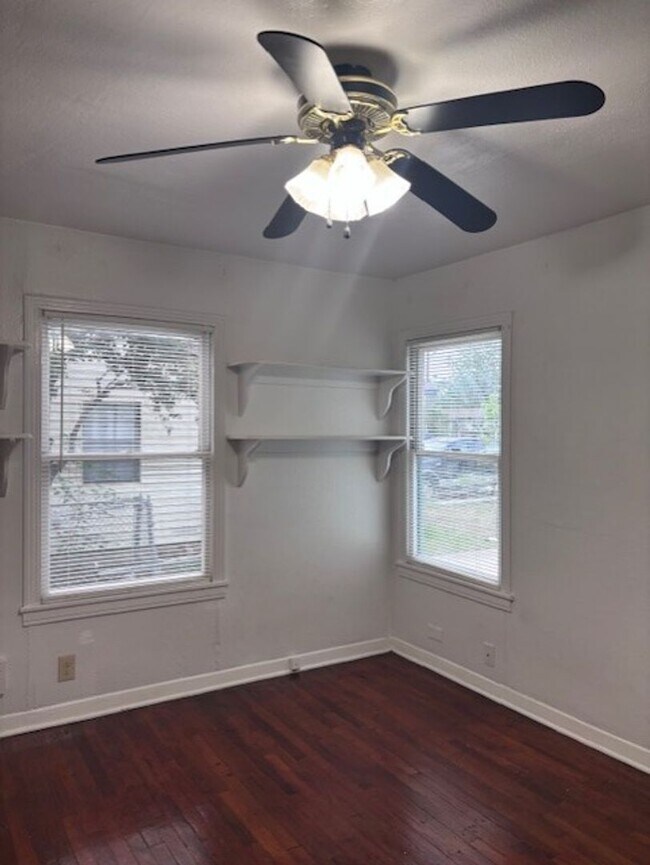 Building Photo - 2707 W Craig