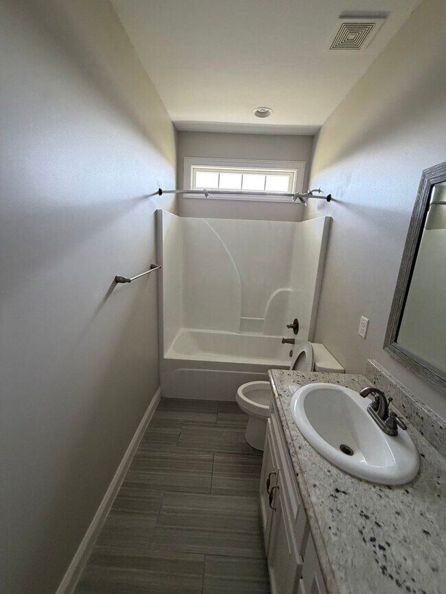 Building Photo - Home in Hahira