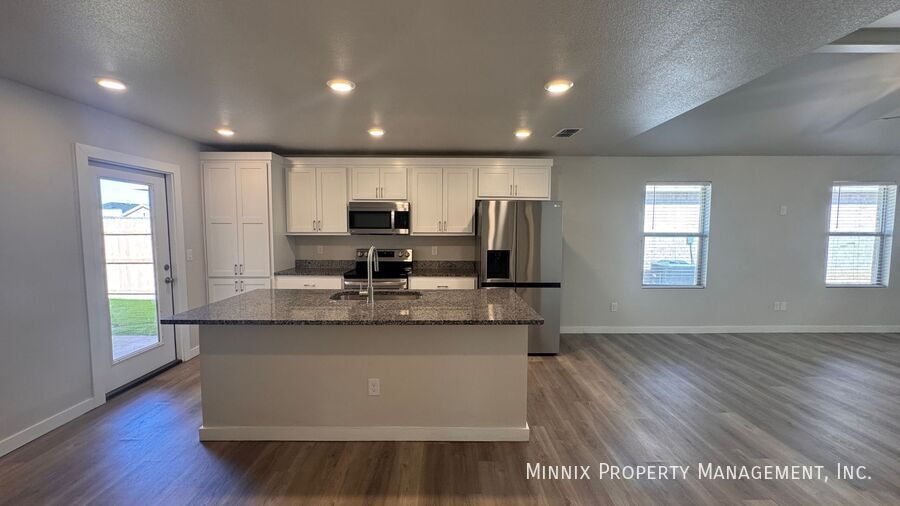 Building Photo - 7706 Elm Ave