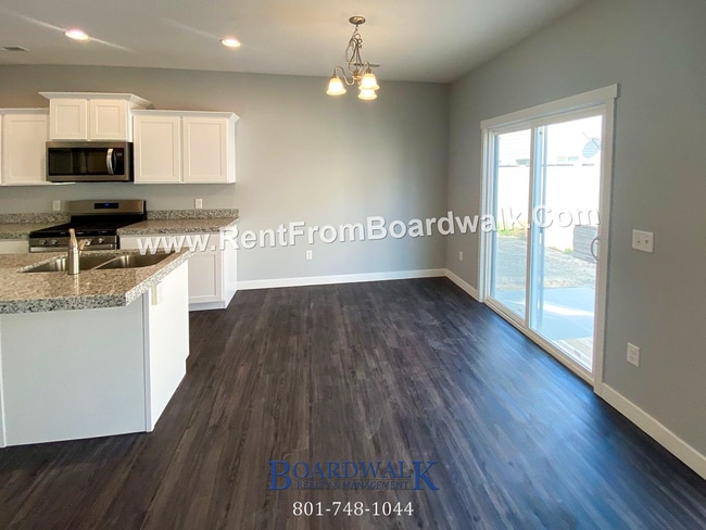 Building Photo - Single Family Home In Beautiful Community!
