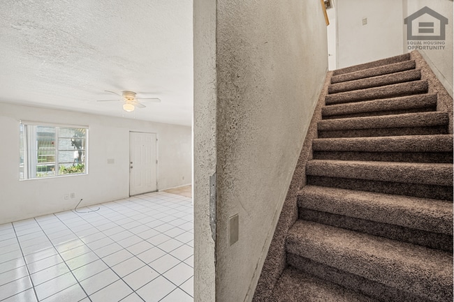 Building Photo - 2Bed/1.5Bath Ground Floor Townhouse at Glendale Ave/27th Ave! Ready for Immediate Move-In! -- GAR...