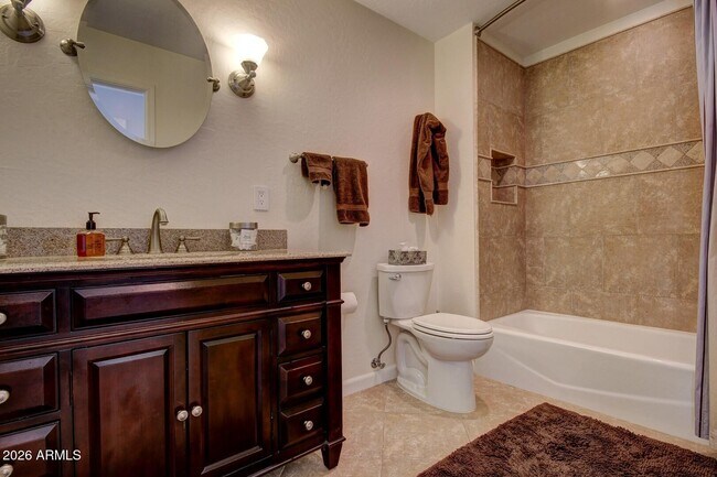 Building Photo - 6012 W Grovers Ave