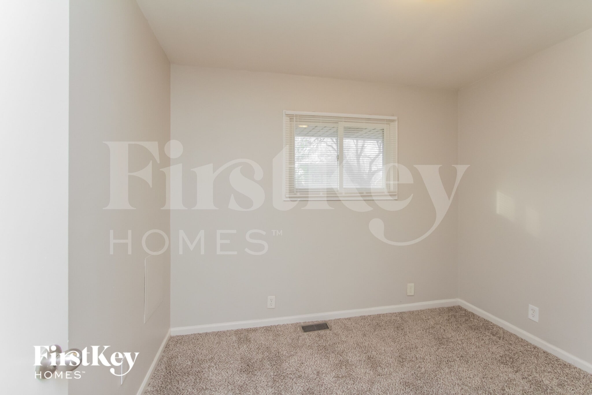 Building Photo - 181 S Pinecrest Rd