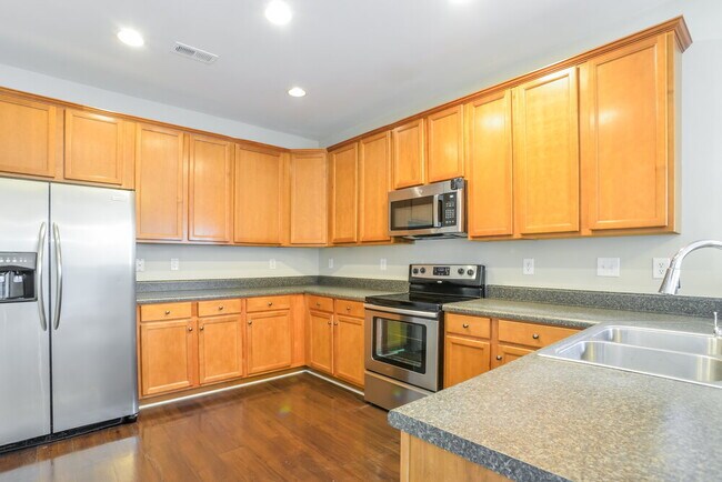 Building Photo - 1733 Larne Cir