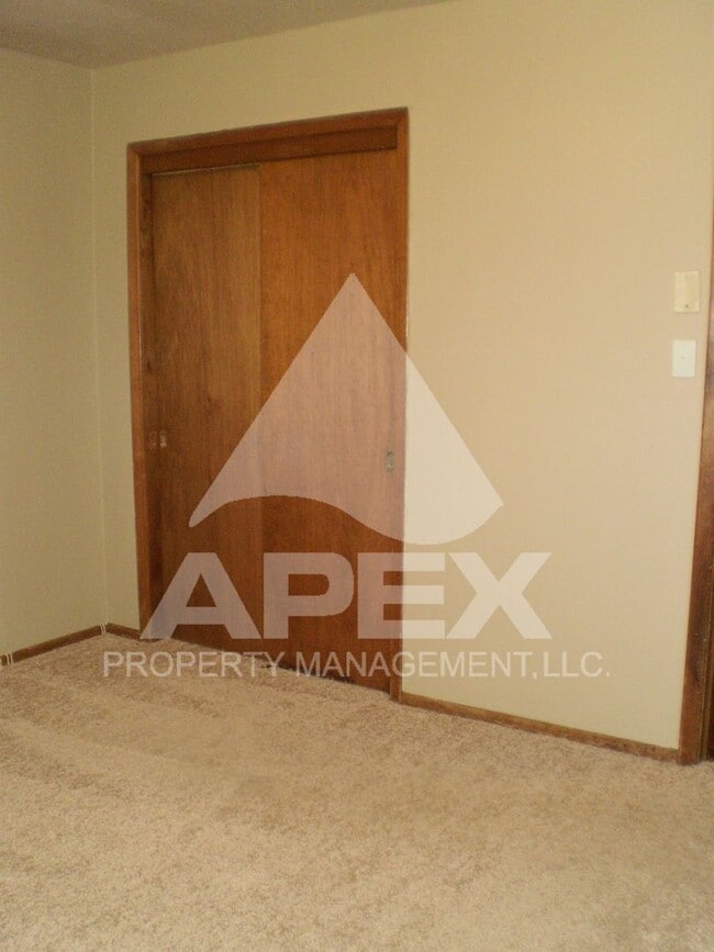 Building Photo - MOVE-IN SPECIAL, $1 RENT!! - Nice 2 Bd - 1Ba Apartment in Fountain City w/1-Car Carport Parking -...