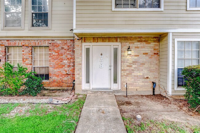 Building Photo - 778 Thicket Ln