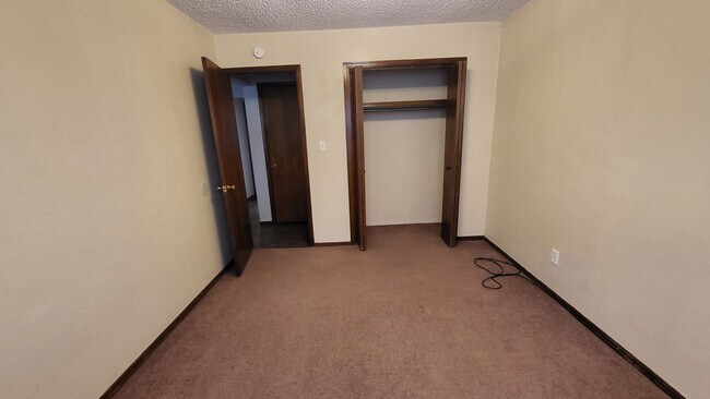 Building Photo - Easy Access ~ 3 bedroom 1 bathroom