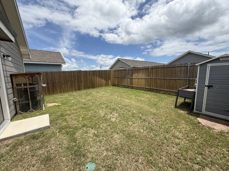 Building Photo - 115 Herman Ln