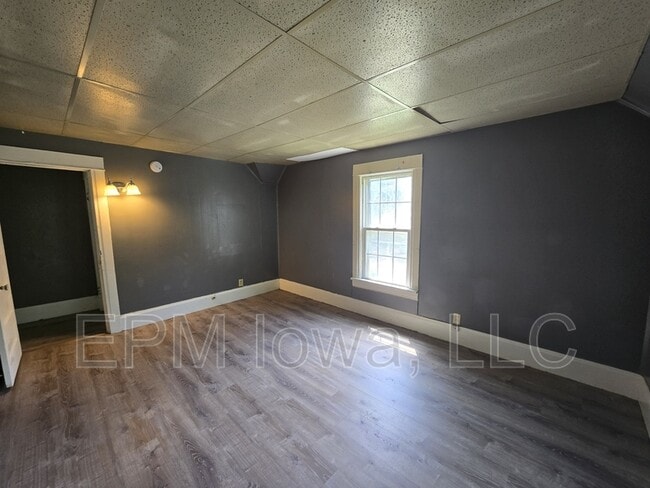 Building Photo - 402 Sunnyside Ave