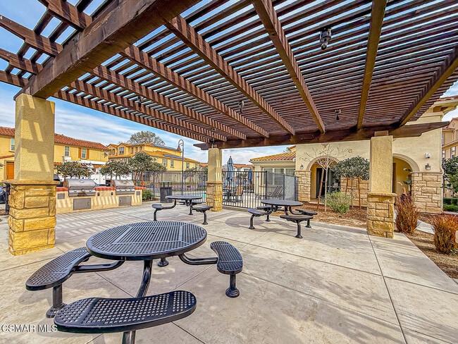 Building Photo - 389 Castiano St