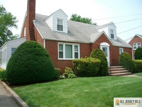 Building Photo - 6 Linwood Pl