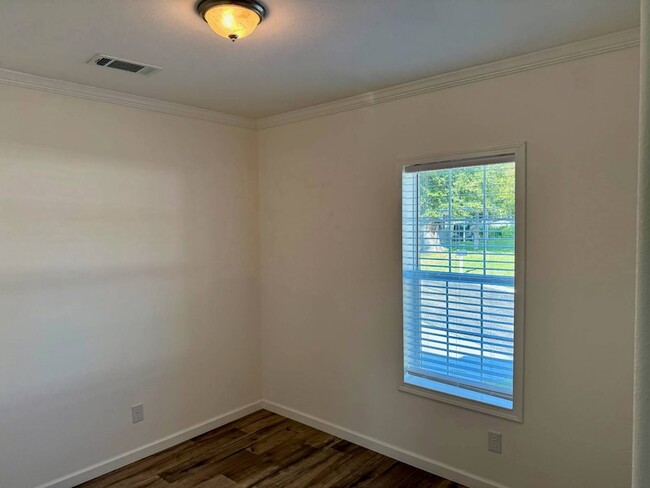 Building Photo - 956 N Colonial Cir